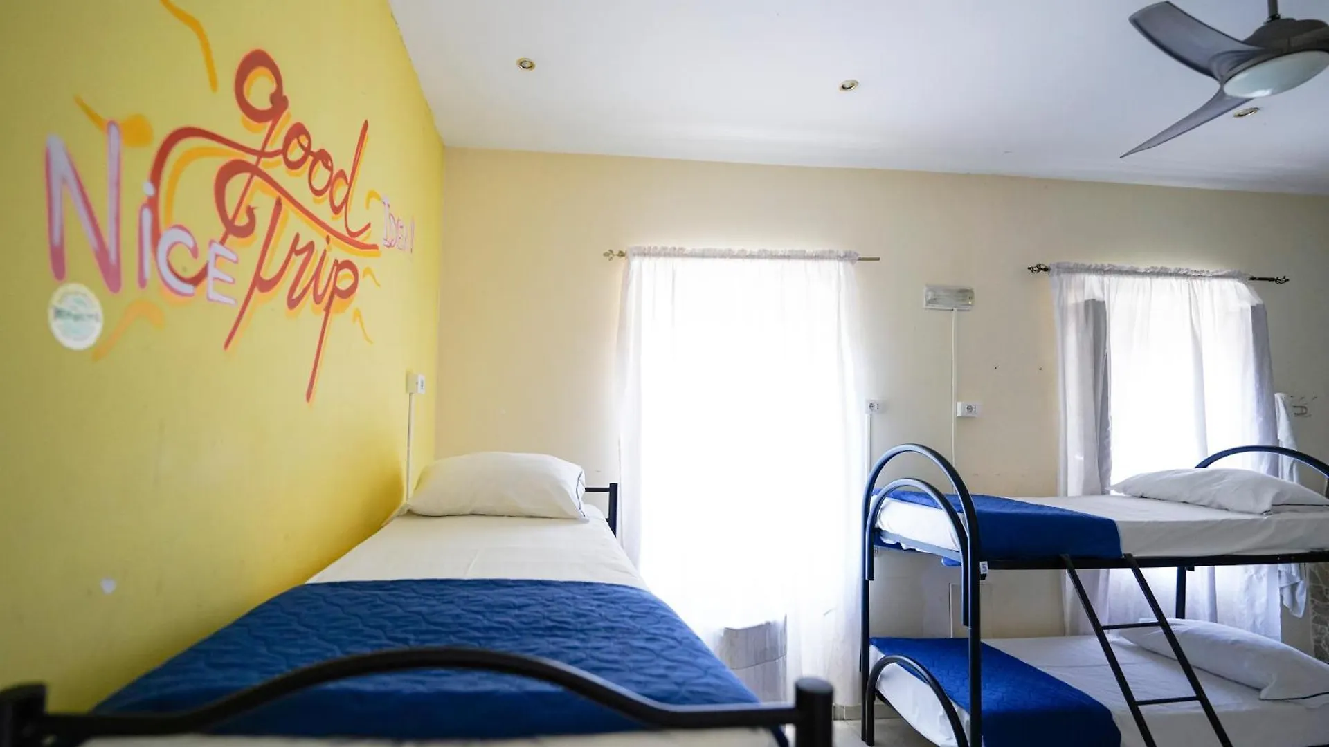 Los Mochileros Hostel - Age Limit 18-28 Naples 0*,  Italy