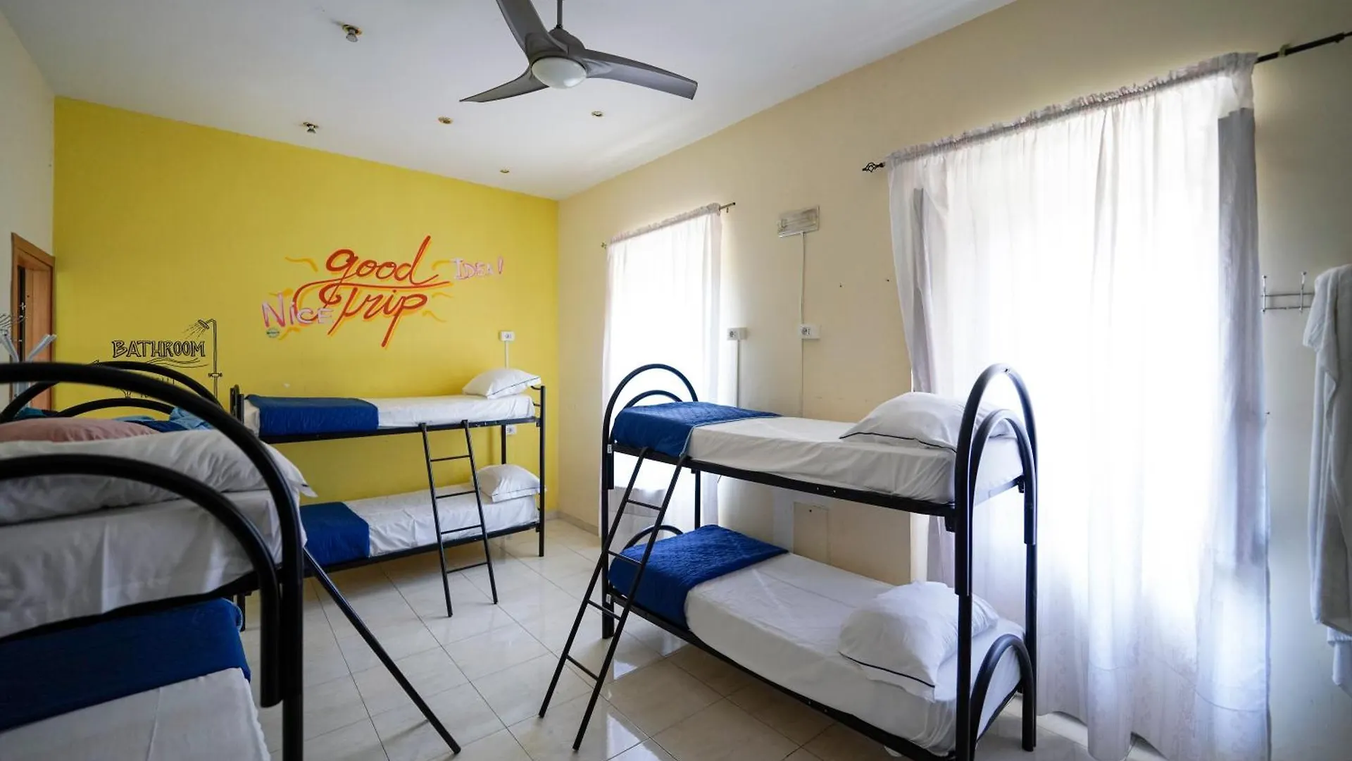 Los Mochileros Hostel - Age Limit 18-28 Naples