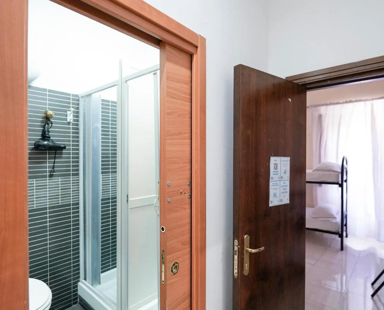 Los Mochileros Hostel - Age Limit 18-28 Naples Italy