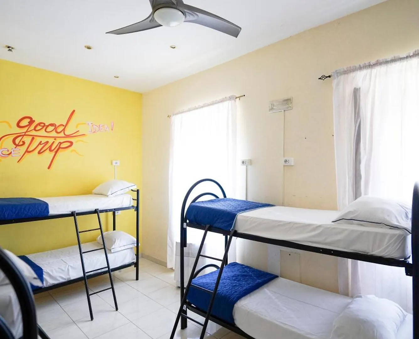 Los Mochileros Hostel - Age Limit 18-28 Naples 0*,  Italy