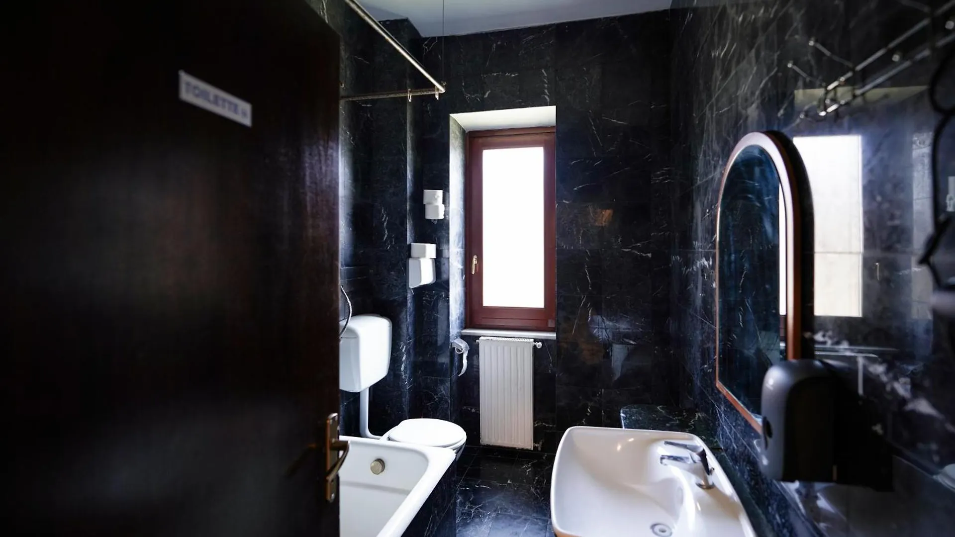 Los Mochileros Hostel - Age Limit 18-28 Naples