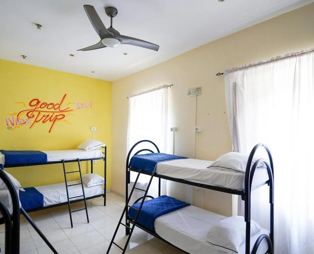 Los Mochileros Hostel - Age Limit 18-28 Naples