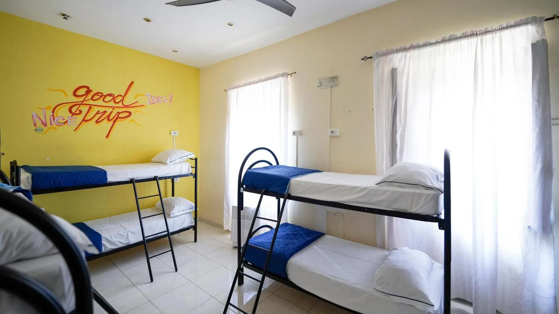 Los Mochileros Hostel - Age Limit 18-28 Naples Italy