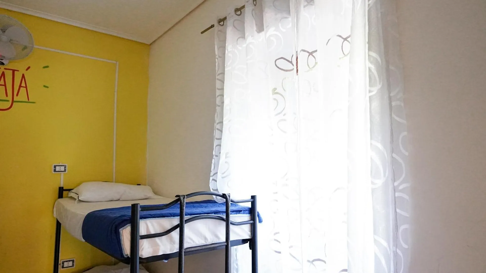 Los Mochileros Hostel - Age Limit 18-28 Naples Italy