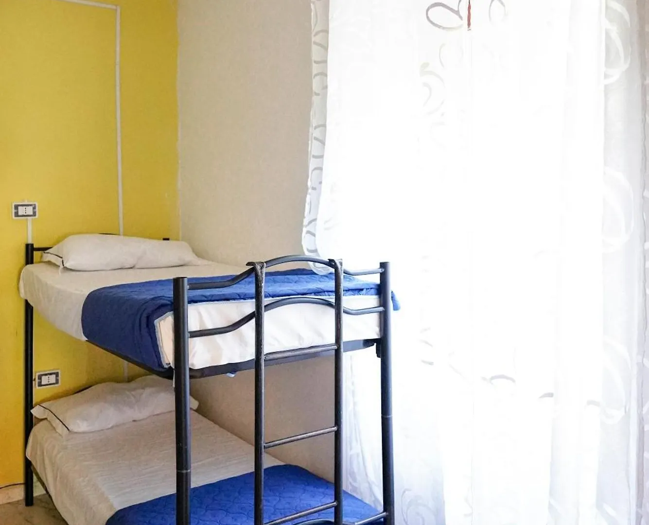 Los Mochileros Hostel - Age Limit 18-28 Naples